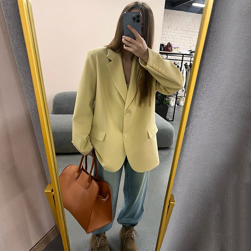 Damernas oversized kavaj med modern skärning och djup revers Mirla-Eva Jonsson