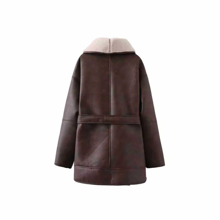 Damernas oversized konstläderjacka med faux pälskrage och bälte Mirla-Eva Jonsson