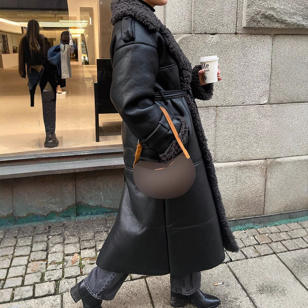 Damernas oversized konstläderkappa med strukturerat foder Mirla-Eva Jonsson