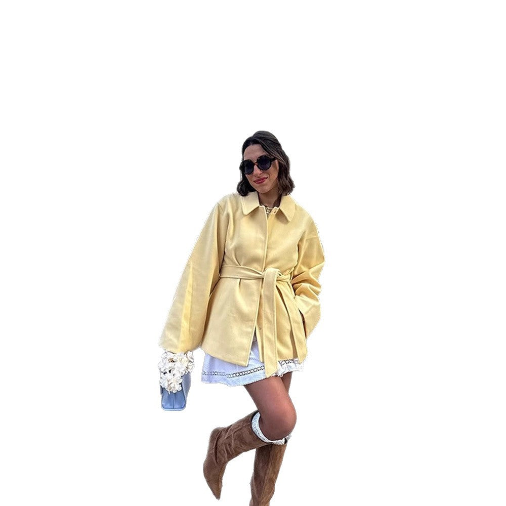 Damernas oversized läderjacka med bred krage och midjebälte Mirla-Eva Jonsson