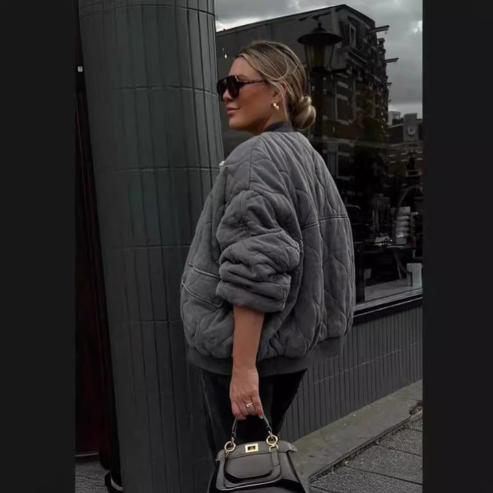 Damernas oversized quiltad bomberjacka Mirla-Eva Jonsson