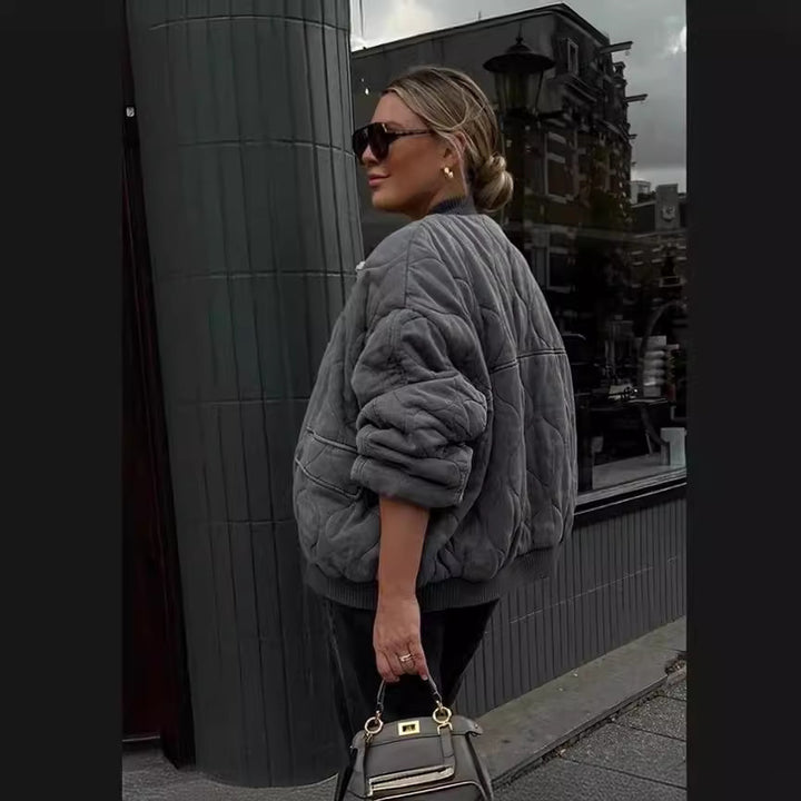 Damernas oversized quiltad bomberjacka Mirla-Eva Jonsson