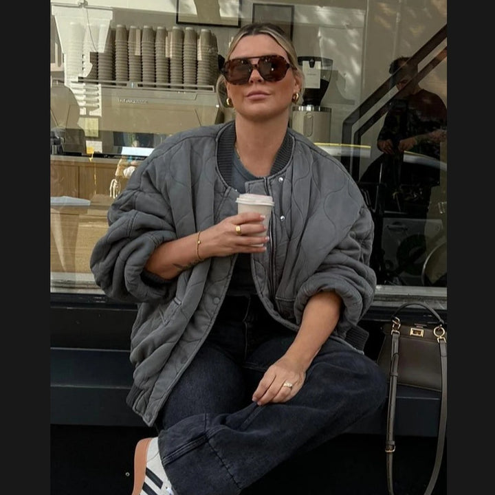 Damernas oversized quiltad bomberjacka Mirla-Eva Jonsson