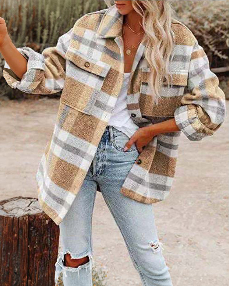 Damernas oversized skjortjacka med rutigt mönster och praktiska fickor Mirla-Eva Jonsson