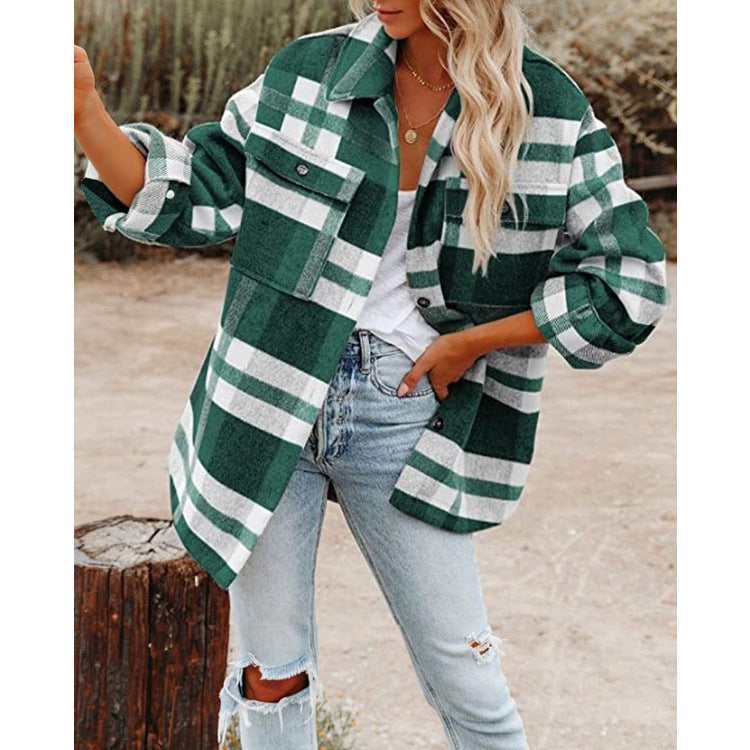 Damernas oversized skjortjacka med rutigt mönster och praktiska fickor Mirla-Eva Jonsson