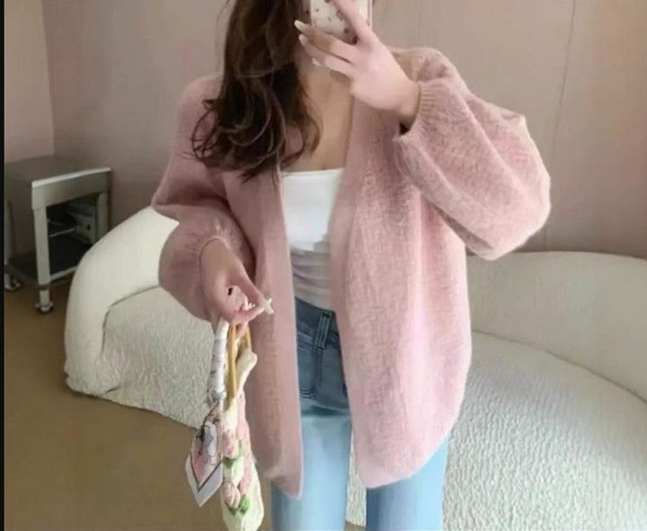 Damernas oversized stickad jacka med mjuka texturer och vida ärmar Mirla-Eva Jonsson
