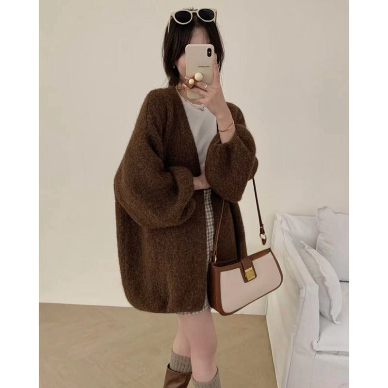 Damernas oversized stickad jacka med mjuka texturer och vida ärmar Mirla-Eva Jonsson