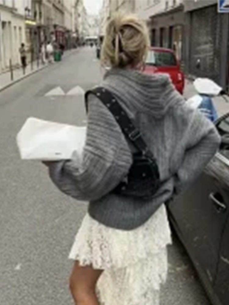 Damernas oversized stickad tröja med avslappnad passform och voluminösa ärmar Mirla-Eva Jonsson
