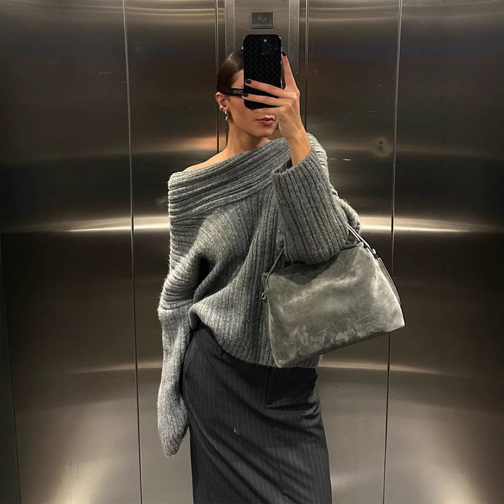 Damernas oversized stickad tröja med avslappnad passform och voluminösa ärmar Mirla-Eva Jonsson