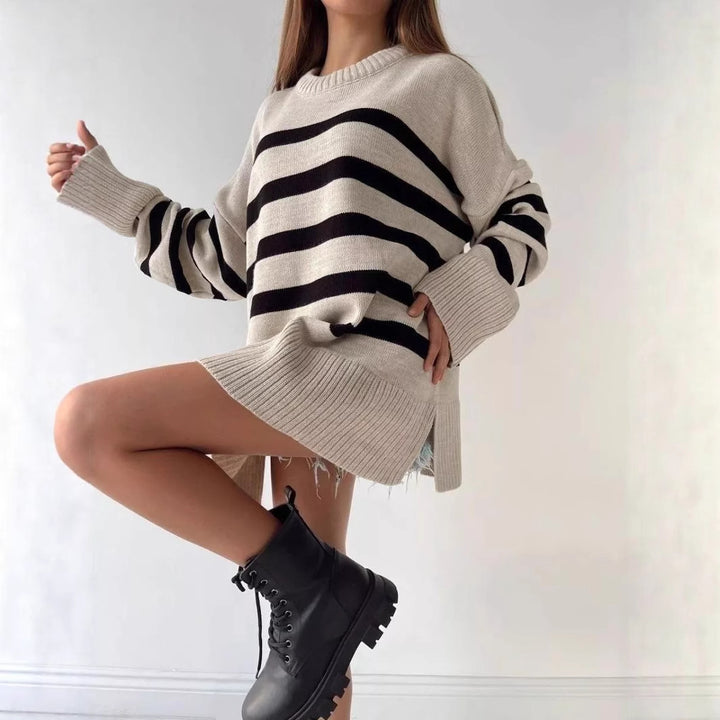 Damernas oversized stickad tröja med markant randmönster och ribbad mudd Eva Jonsson-Eva Jonsson