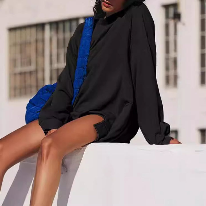 Damernas oversized sweatshirt med avslappnad passform och praktiska fickor Mirla-Eva Jonsson