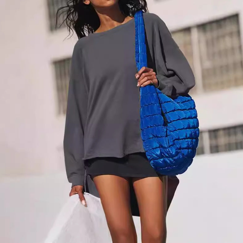 Damernas oversized sweatshirt med avslappnad passform och praktiska fickor Mirla-Eva Jonsson