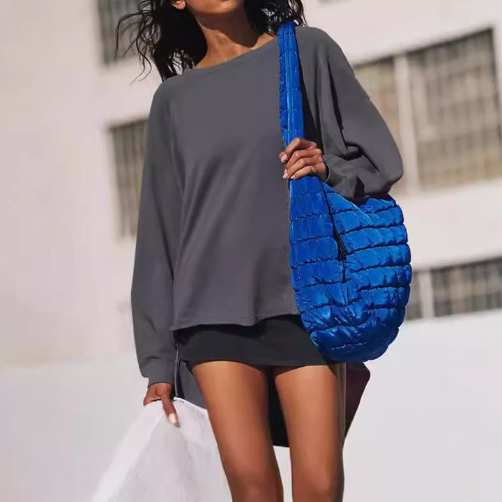 Damernas oversized sweatshirt med avslappnad passform och praktiska fickor Mirla-Eva Jonsson