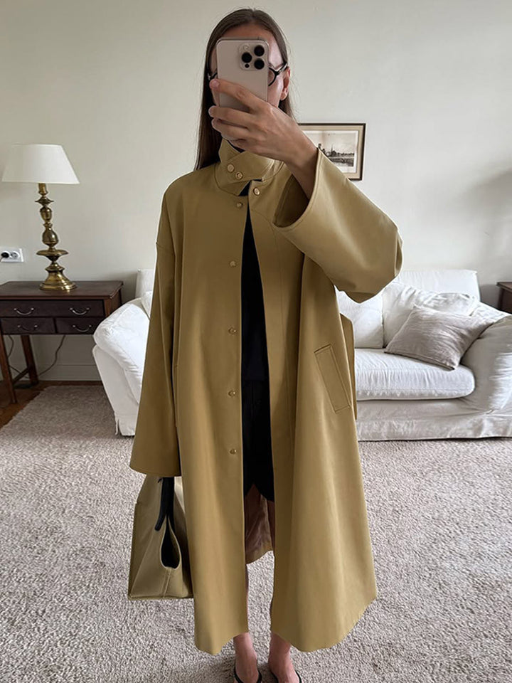 Damernas oversized trenchcoat med praktisk knäppning Mirla-Eva Jonsson