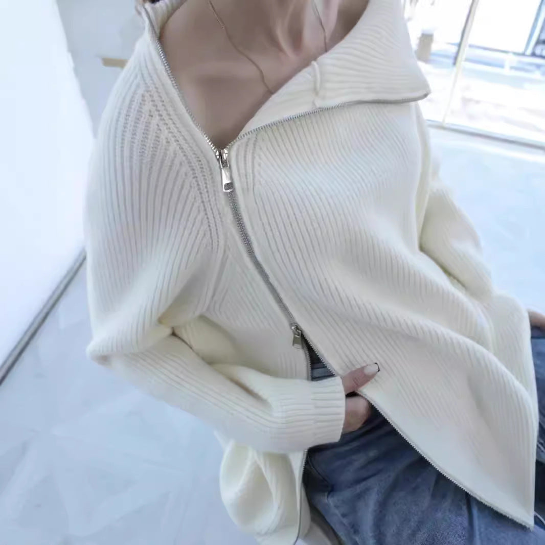 Damernas oversized tröja med asymmetrisk dragkedja och hög krage Mirla-Eva Jonsson