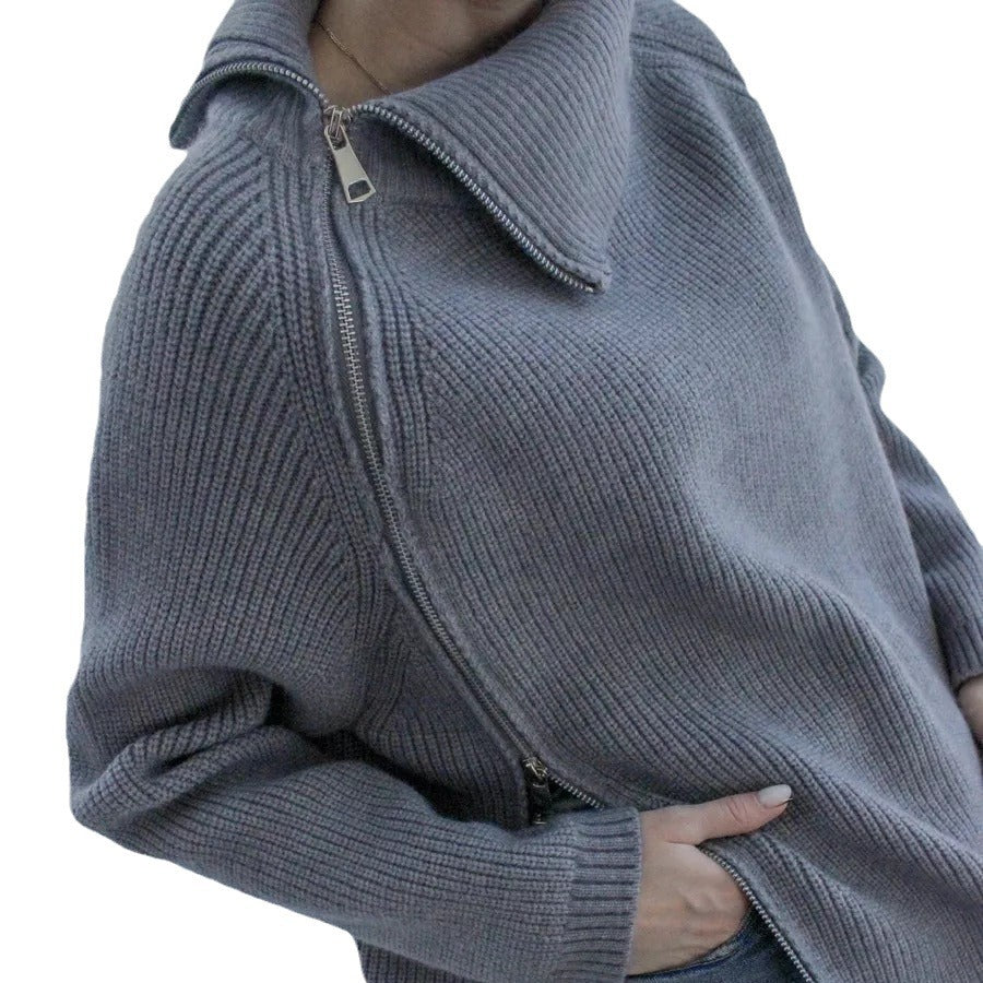 Damernas oversized tröja med asymmetrisk dragkedja och hög krage Mirla-Eva Jonsson