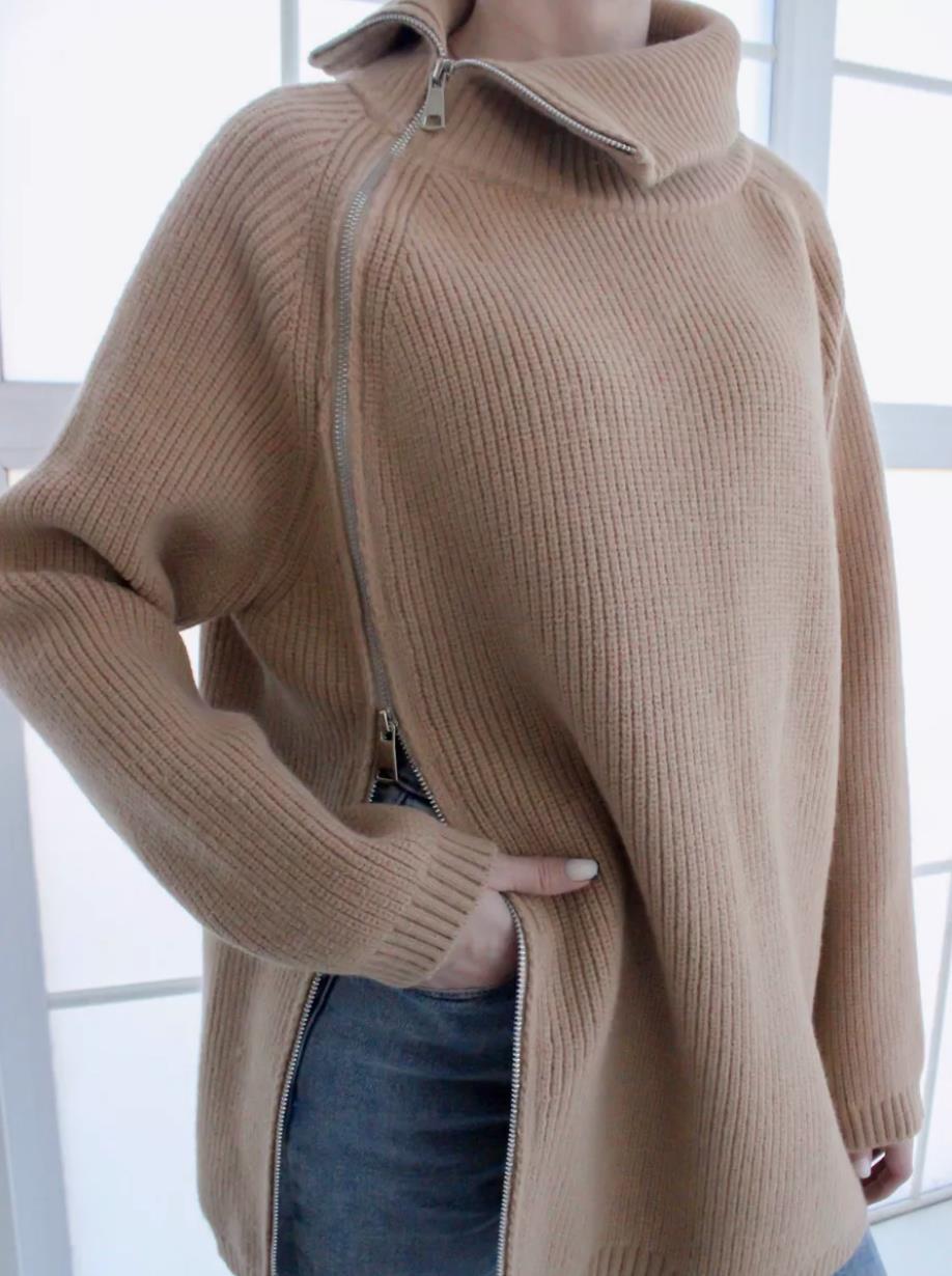 Damernas oversized tröja med asymmetrisk dragkedja och hög krage Mirla-Eva Jonsson
