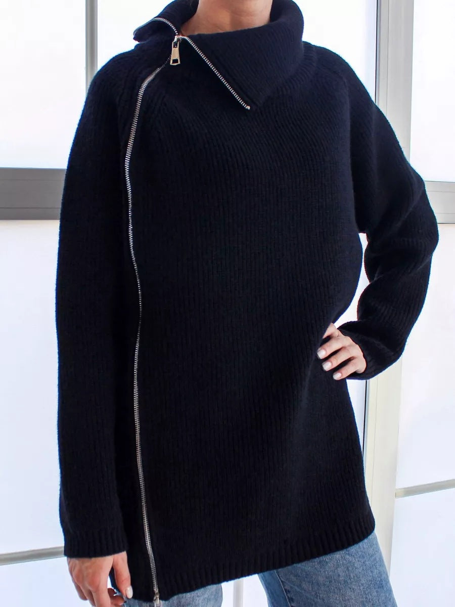 Damernas oversized tröja med asymmetrisk dragkedja och hög krage Mirla-Eva Jonsson