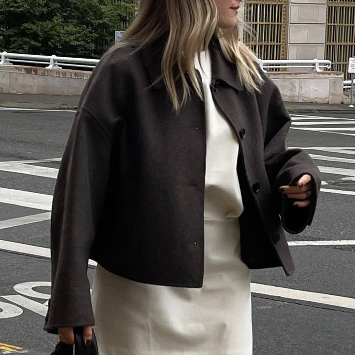 Damernas oversized ulljacka med elegant krage Mirla-Eva Jonsson