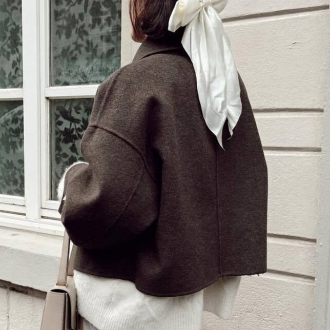 Damernas oversized ulljacka med elegant krage Mirla-Eva Jonsson
