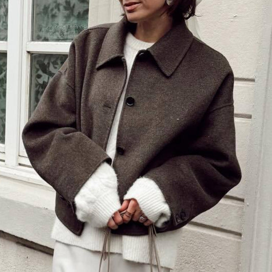 Damernas oversized ulljacka med elegant krage Mirla-Eva Jonsson