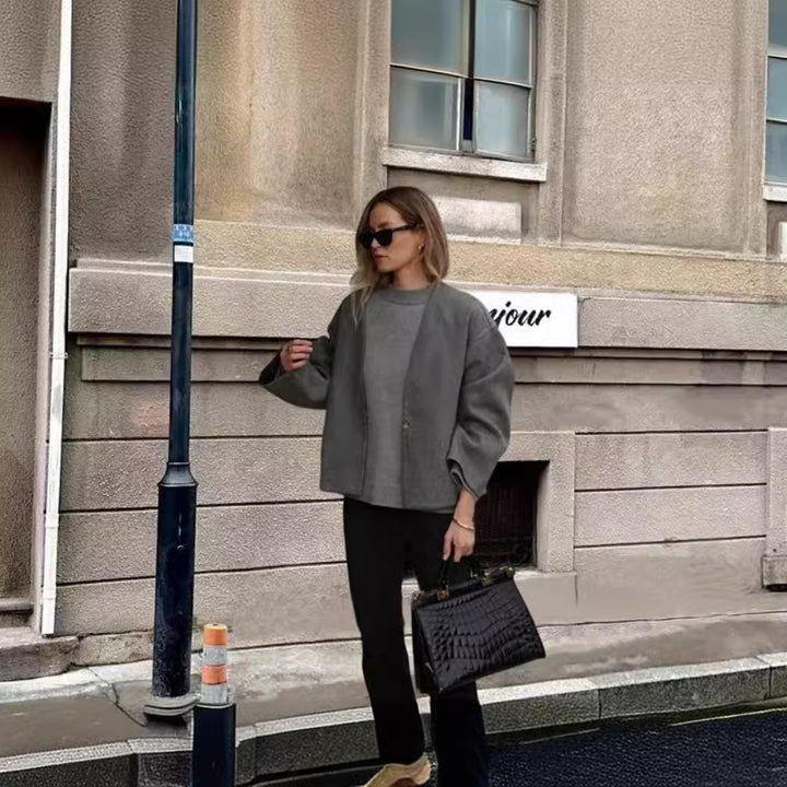 Damernas oversized ulljacka med elegant snitt och avslappnad look Mirla-Eva Jonsson
