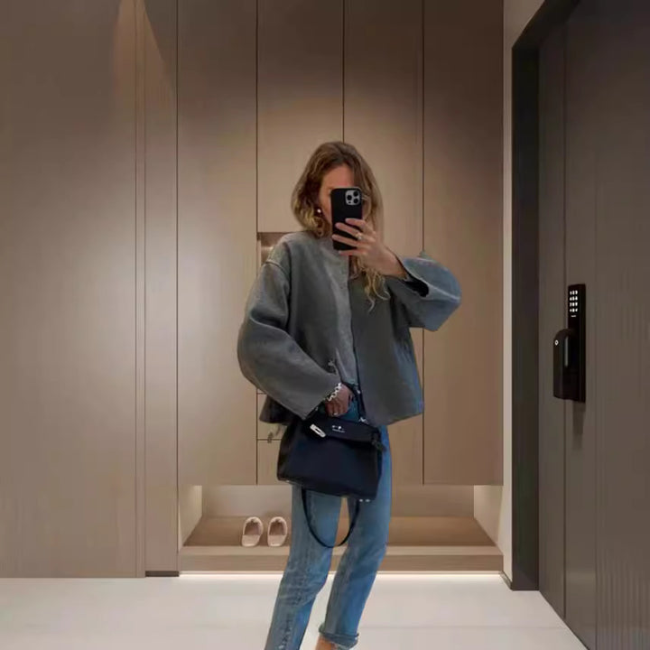 Damernas oversized ulljacka med elegant snitt och avslappnad look Mirla-Eva Jonsson