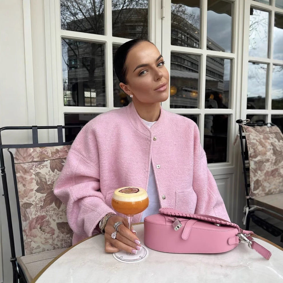 Damernas oversized vinterjacka med hög krage och praktiska fickor Mirla-Eva Jonsson