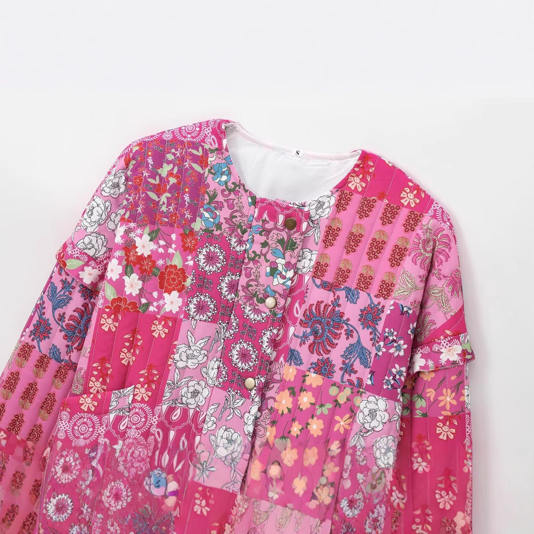 Damernas patchworkjacka med florala motiv och praktiska fickor Mirla-Eva Jonsson