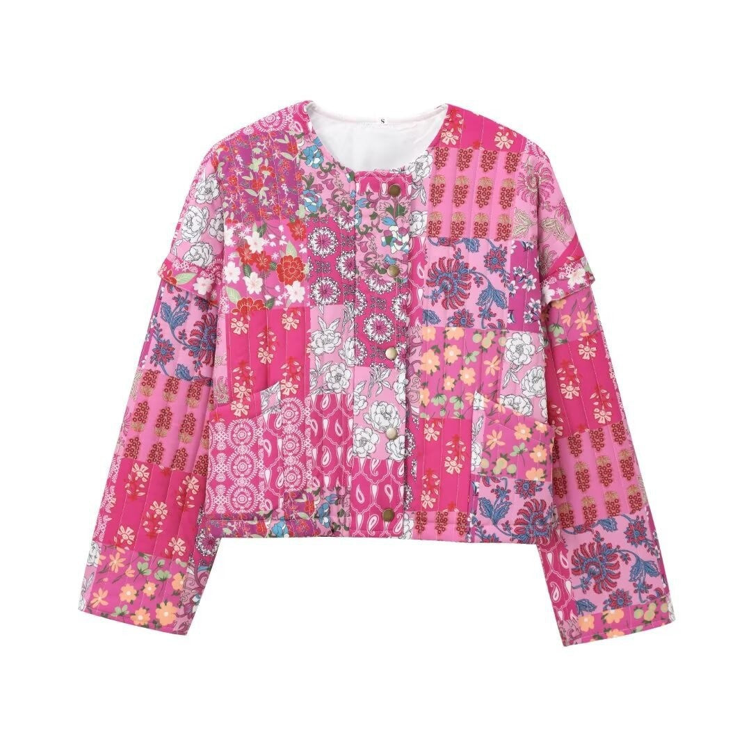Damernas patchworkjacka med florala motiv och praktiska fickor Mirla-Eva Jonsson