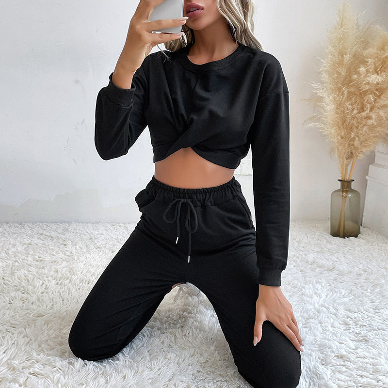 Damernas praktiska jumpsuit med elastisk midja och smickrande knutdetalj Mirla-Eva Jonsson