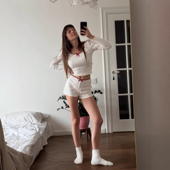 Damernas pyjamas-set med dekorativ spetsmidja och bekväma shorts Eva Jonsson-Eva Jonsson