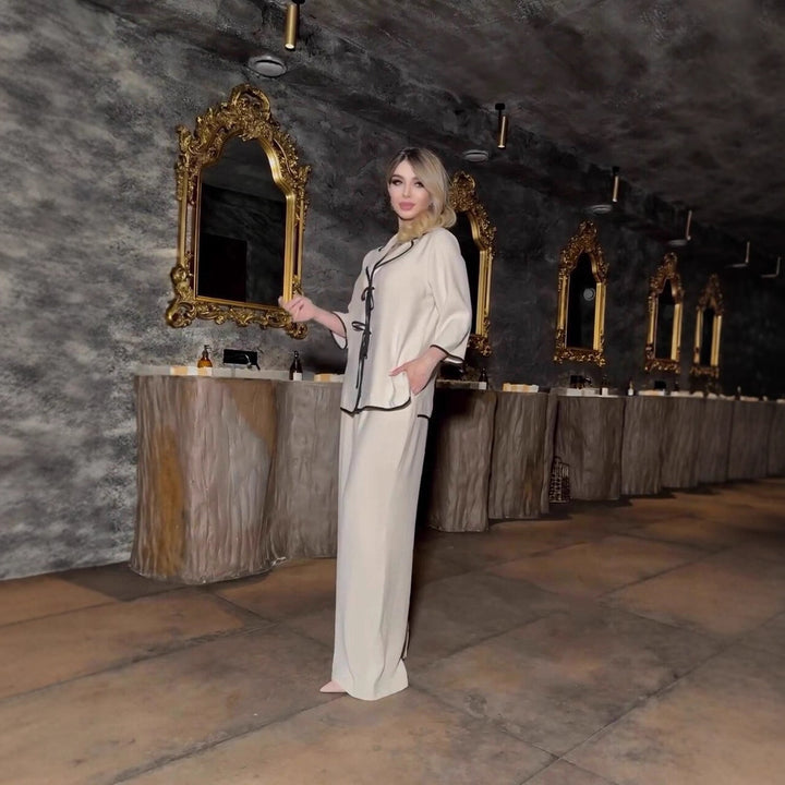 Damernas pyjamas-set med elegant snitt och lyxigt tyg Mirla-Eva Jonsson