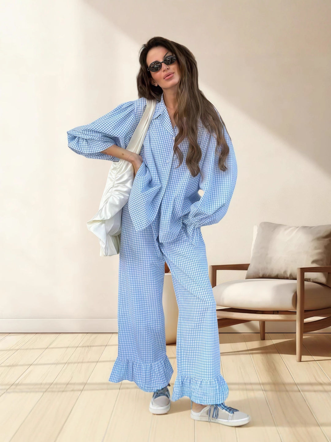 Damernas pyjamas set med ett modernt rutig mönster och voluminösa ärmar Mirla-Eva Jonsson