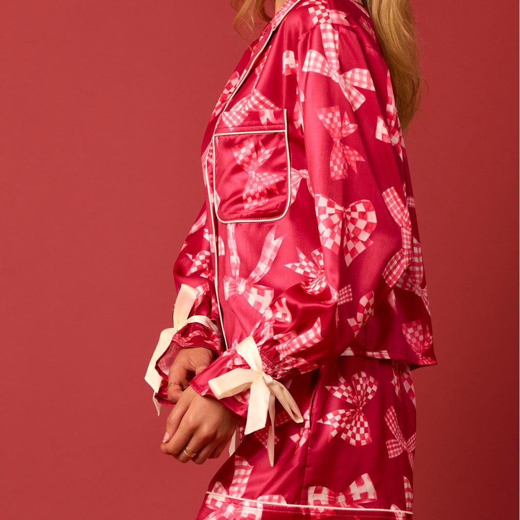 Damernas pyjamas-set med festligt julmotiv och eleganta volangdetaljer Eva Jonsson-Eva Jonsson