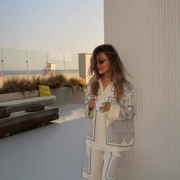 Damernas pyjamasset med modernt geometriskt mönster Mirla-Eva Jonsson