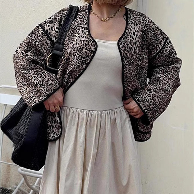 Damernas quiltad blousonjacka med konstfärdig leopardmönster Mirla-Eva Jonsson