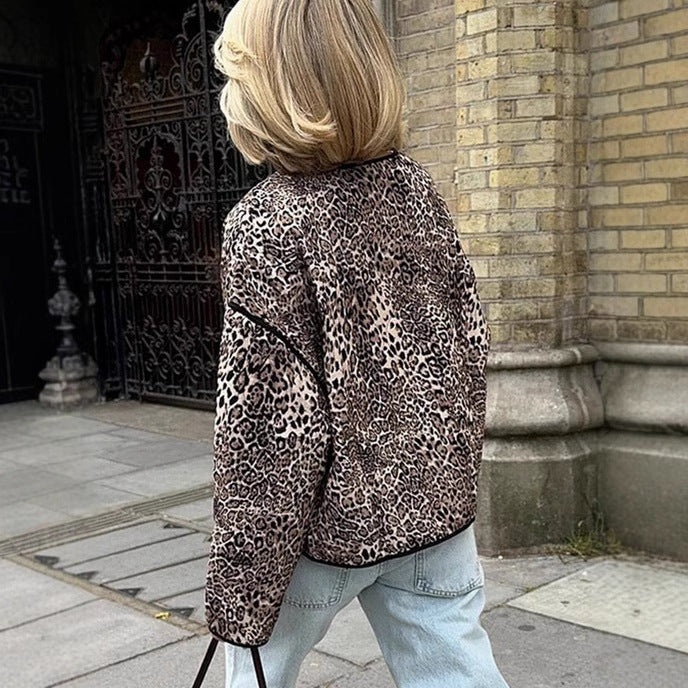 Damernas quiltad blousonjacka med konstfärdig leopardmönster Mirla-Eva Jonsson