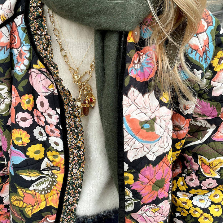 Damernas quiltad jacka med blommönster och vida ärmar Mirla-Eva Jonsson