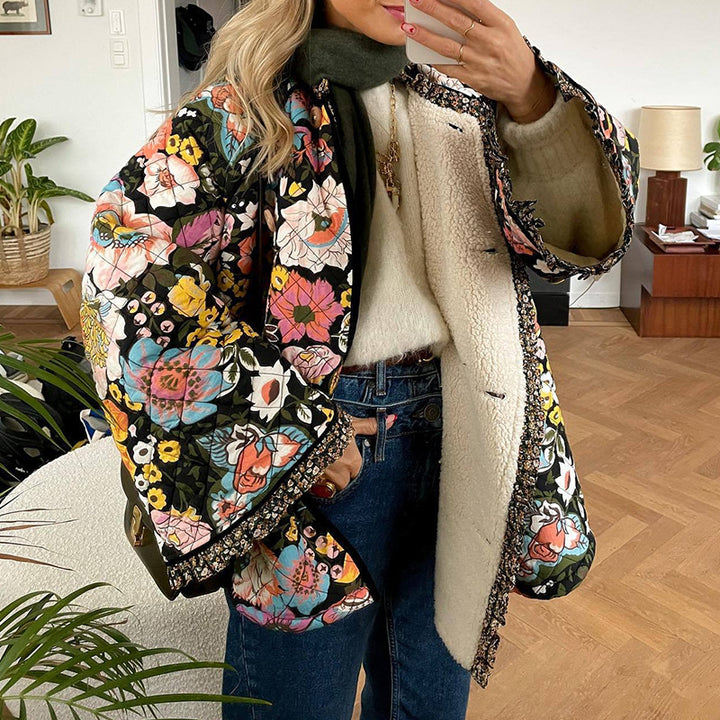 Damernas quiltad jacka med blommönster och vida ärmar Mirla-Eva Jonsson