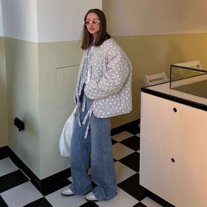 Damernas quiltad jacka med stora prickar och lös passform Mirla-Eva Jonsson
