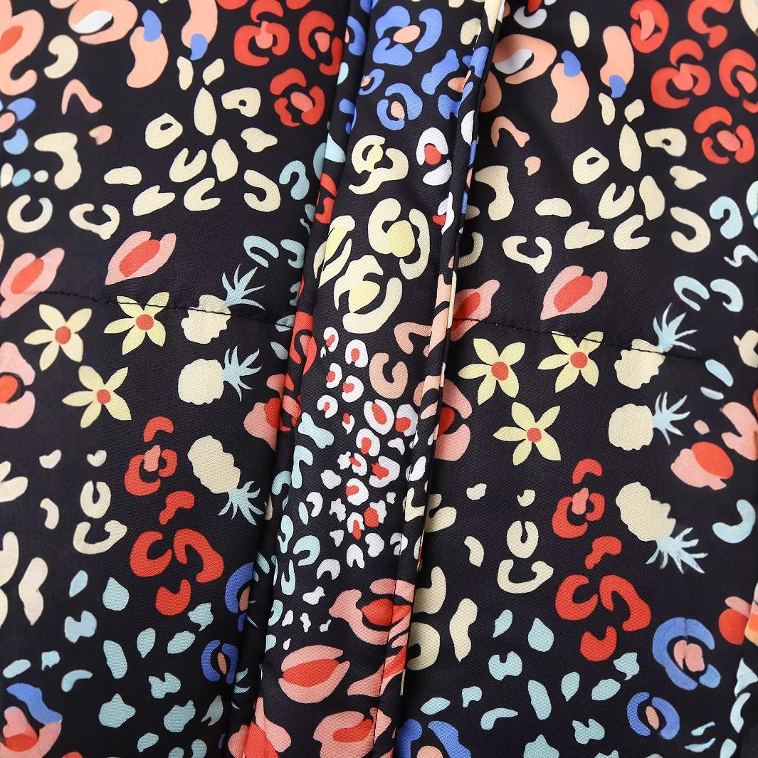 Damernas quiltad parkasjacka med moderiktig leopardmönster Mirla-Eva Jonsson