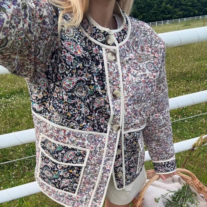 Damernas quiltad trädgårdsjacka med blommönster Mirla-Eva Jonsson