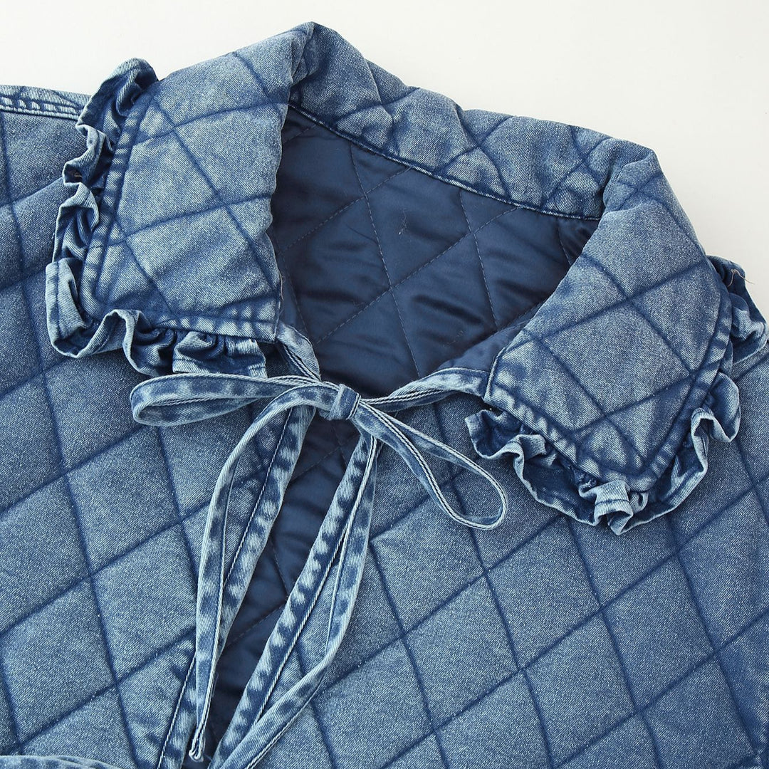 Damernas quiltade utility-jacka med elegant krage och volangdetaljer Mirla-Eva Jonsson
