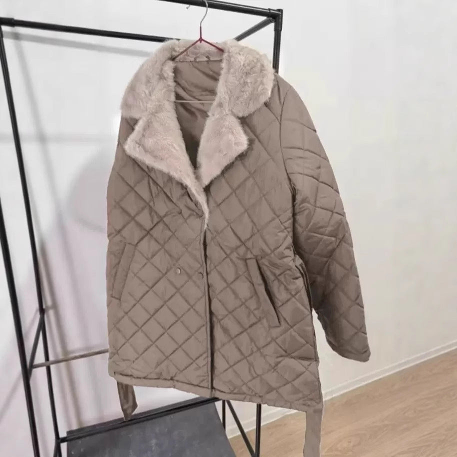 Damernas quiltade vinterjacka med mjuk krage och praktiska fickor Mirla-Eva Jonsson