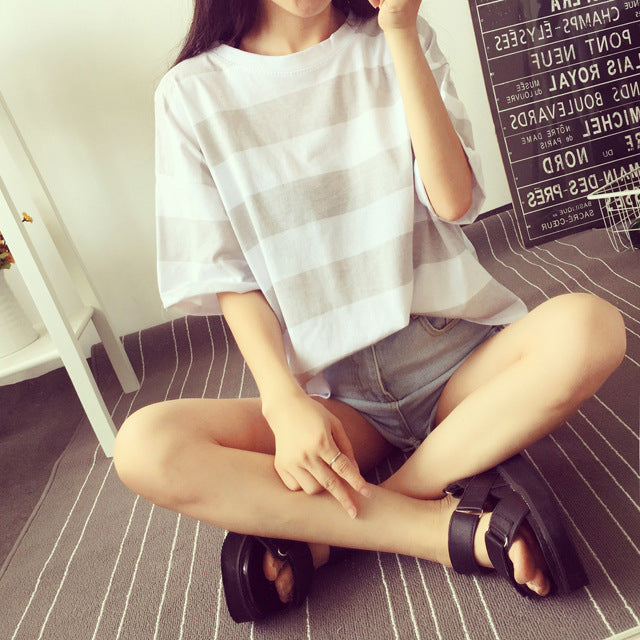 Damernas randiga oversized T-shirt gjord av lätt bomullsblandning Mirla-Eva Jonsson