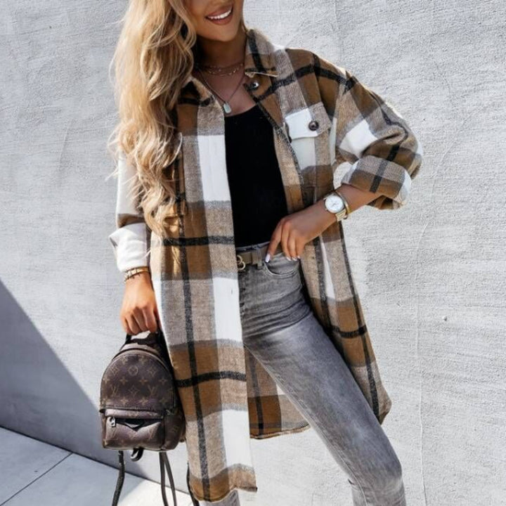 Damernas rutigt overshirt med knapbar design och påsydda fickor Mirla-Eva Jonsson