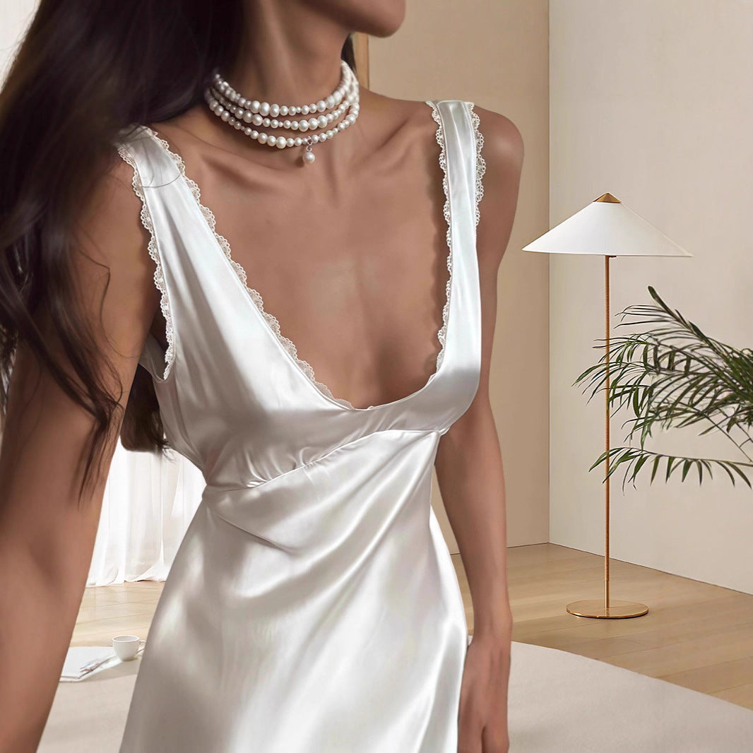 Damernas satinklänning maxi med elegant V-ringning och fina detaljer Eva Jonsson-Eva Jonsson