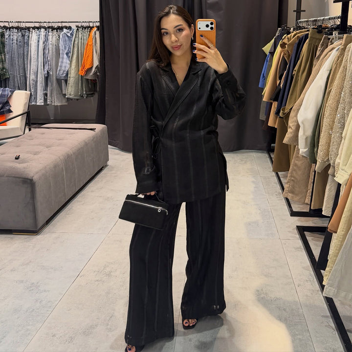Damernas set av stilig oversized kavaj och vida byxor-Eva Jonsson