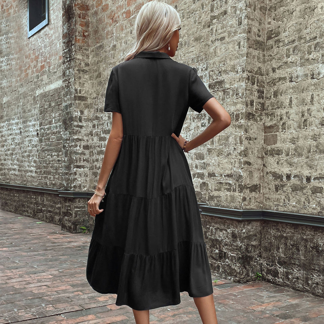 Damernas skjortklänning med eleganta knapppdetaljer och voluminös kjol Mirla-Eva Jonsson